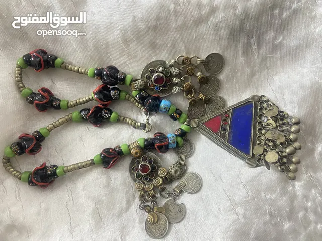 قلادة قديمة