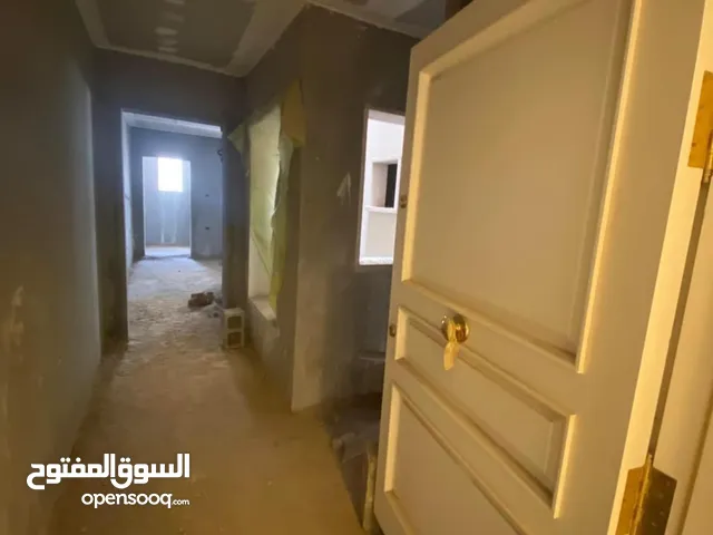 235m2 5 Bedrooms Apartments for Sale in Tripoli Al-Nofliyen