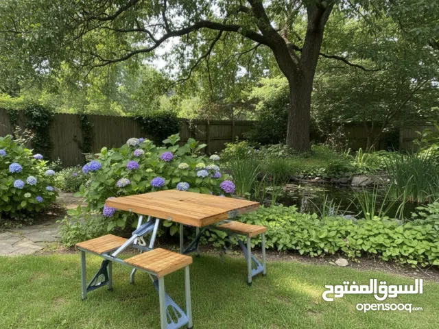 طاولة نزهة خشبية قابلة للطي مع اربع كراسي مدمجة
