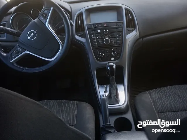 Opel Astra 2016 in Hebron