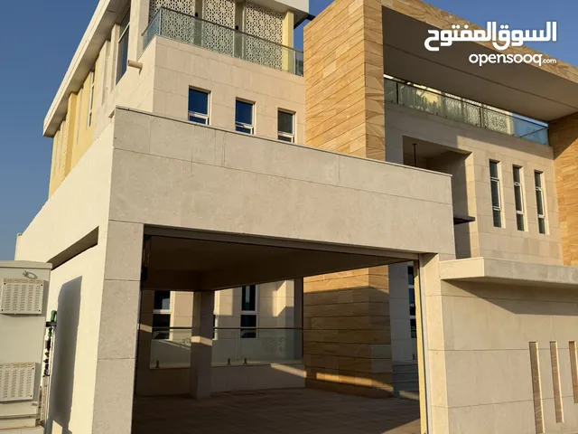 فرصة لا تتكرر – فيلا فاخرة بضخامة القصور في موقع استراتيجي متميز A Grand Luxury Villa