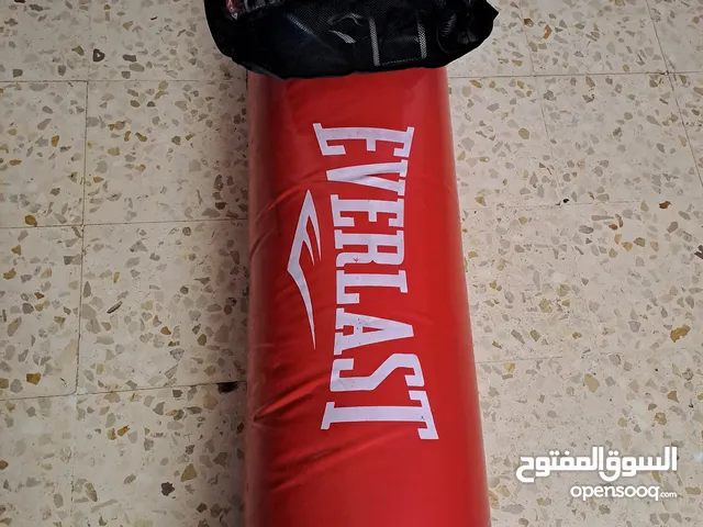 كيس ملاكمة وكالة جلد الماني مع قفازات وباندج وكالة استعمال خفيف جداً