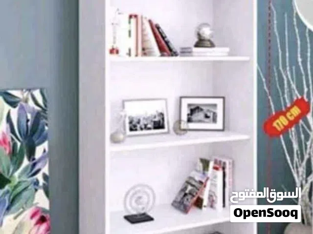 رفوف تخزين عصرية باللون الأبيض
