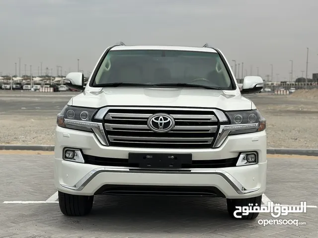 للبيع تويوتا لاند كروزر 2016 V6 GXR بحالة ممتازه