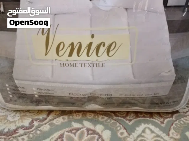لبادة فرشة فندقية مفرد نص نظيفة ومريحة وغير مستعملة