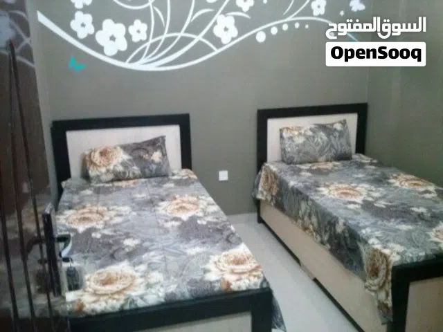 للبيع غرفة نوم تركية سريرين مع دولاب وكمودينو