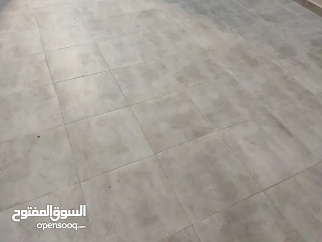 شقه فارغه الأيجار قرب مطاعم ال كي اف سي في منطقه طبربور ومحطه الباص السريع