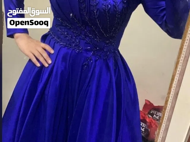 فستان أنيق للبيع