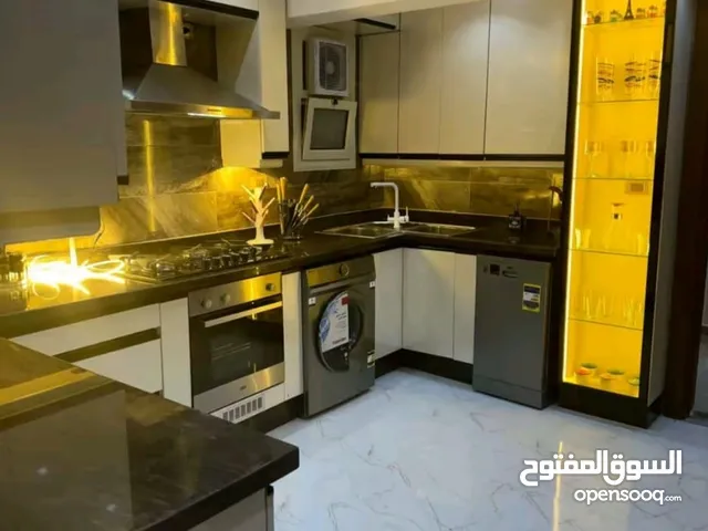 شقه متشطبه للبيع بمقدم 500 الف