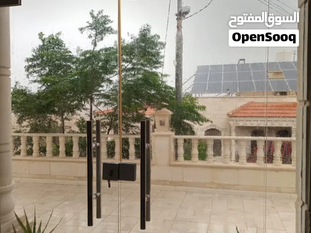 فيلا للبيع في الزرقاء الجديدة قرب قصر الوزي