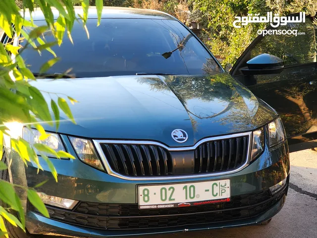 سعر مميز ونمره مميزة ولون مميز جدا الوحيد في الضفة سكودا اوكتافيا بالصلاة على النبي مع امكانية البدل