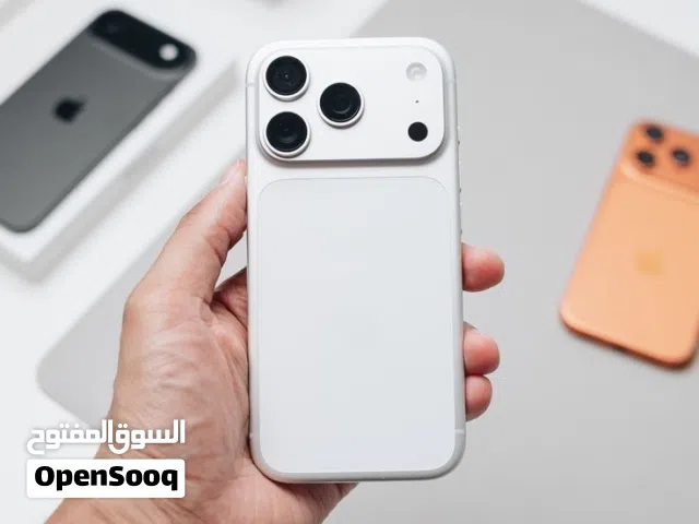 ايفون 17 برو ماكس مع مدخل شريحه