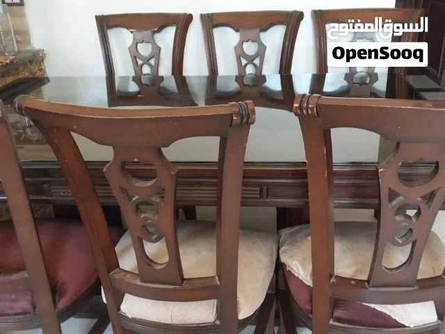 طاولة للبيع