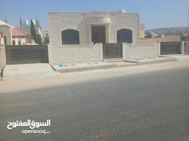 245 m2 4 Bedrooms Townhouse for Sale in Salt Ein Al-Basha