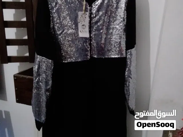 . طقم نسائي تركي فاخر باللون الأسود والذهب مع جزدان قماش أنيق-متوفر بعدة مقاسات وألوان.