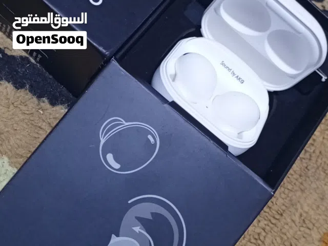 سماعات نوعيه ممتازه عسل وصوت يجنن كدامكم نظافه 90%