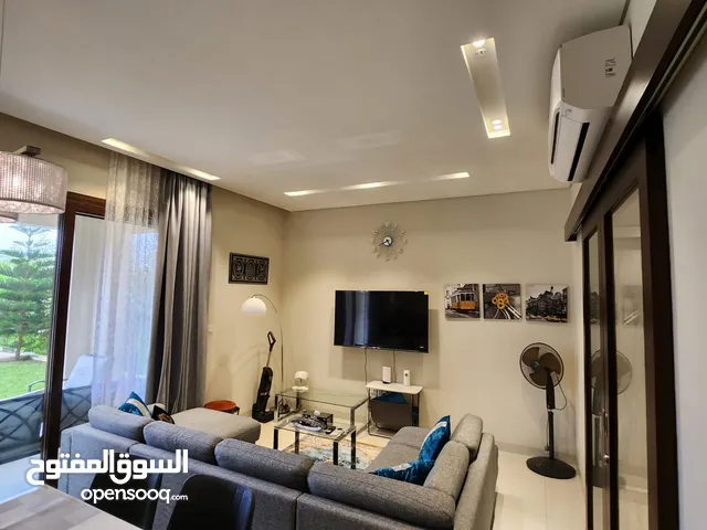 شقة استوديو فاخرة، مع حديقة خاصة مطلة على بحيرة هوانا للإيجار.
