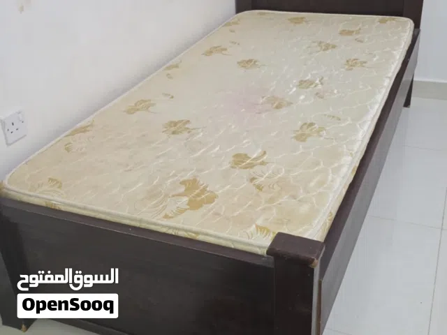 سرير نظيف مستعمل
