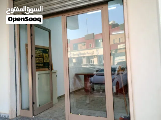 محل للايجار على الرئيسي في السنتر