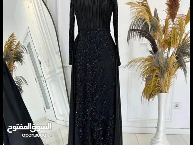 فساتين سهره للايجار فساتين بطابع عصري متوفر جميع السايزات وجميع الالوان يتوفر الشرعي وغبر الشرعي