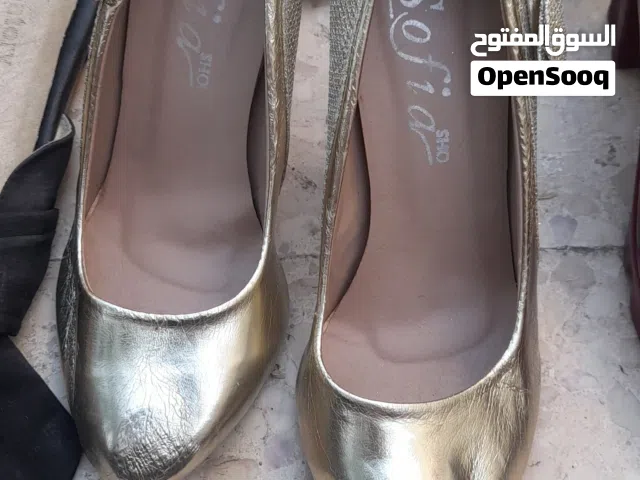 مجموعة احذيه بحالة الوكاله   كريمه