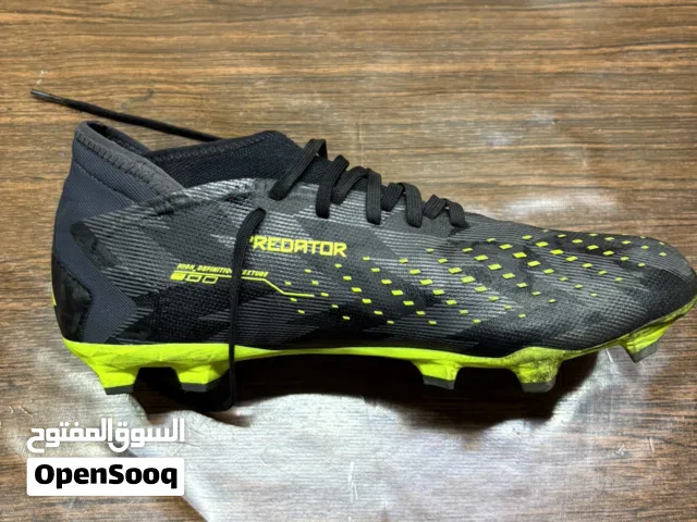 Football cleats predators