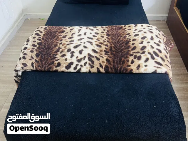 سرير مع فرشه طبيه