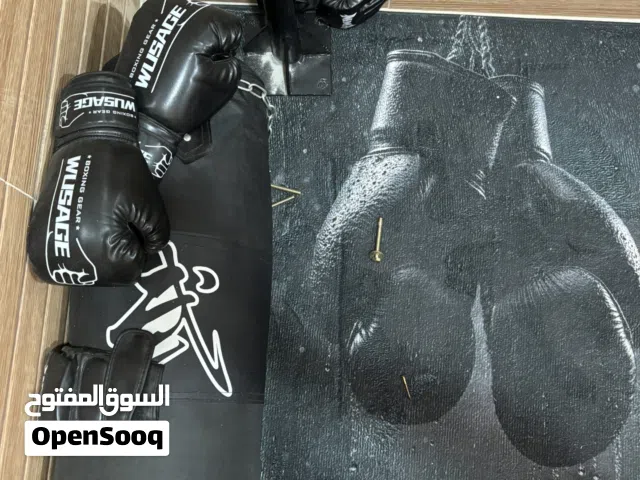 عدة ملاكمة جديده بحاله ممتازه مع القاعده حقتها