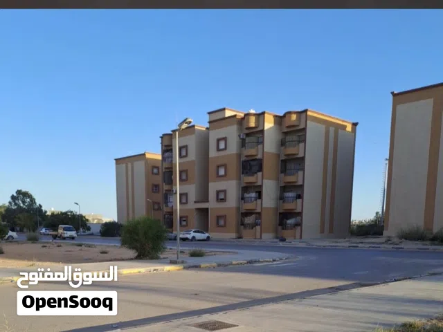 شقة في الدور الاول في عمارت 11 يونيو
