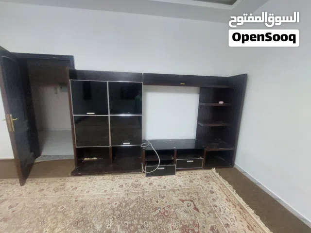 مكتبه كبيره بلون مميز