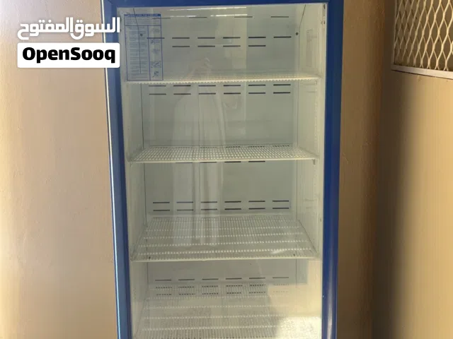 ثلاجة زجاجية