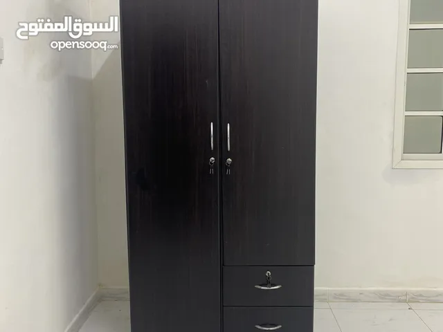 2 used wardrobes 2خزانة ملابس ، كبت