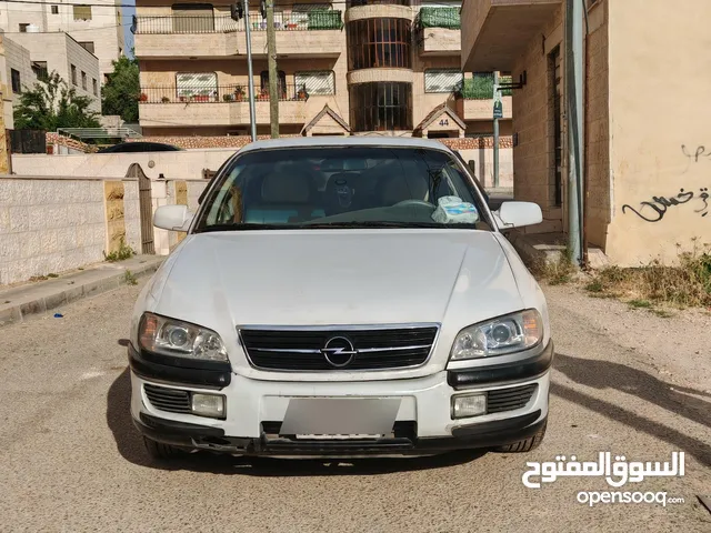 اوبل أوميجا لون ابيض موديل 2000 للبيع