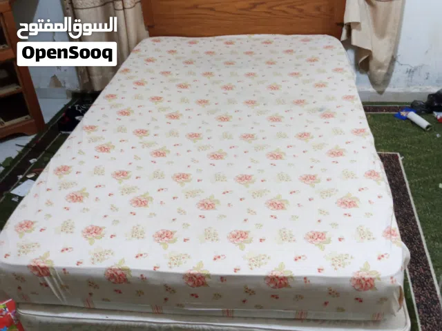 تخت مفرد ونص امريكي +فرشه زنبركيه ماركه broyhiil