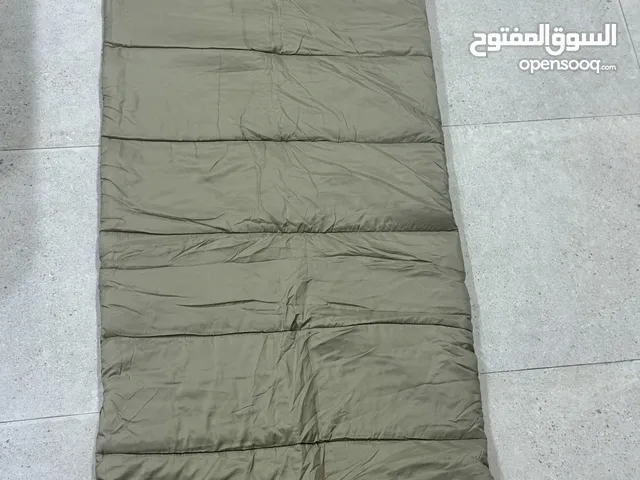 كيس نوم مخصص للرحلات والتخييم.