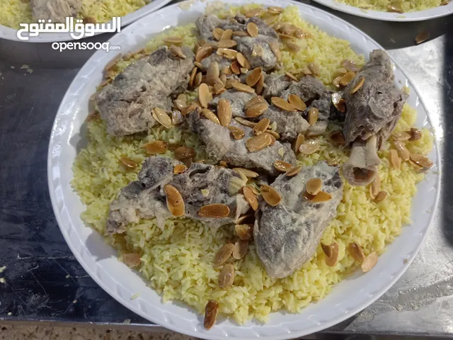 طباخه شرقي تطلب عملا