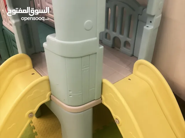 لعبة أطفال كبيرة بحالة ممتازة – زحليقة وبيت لعب