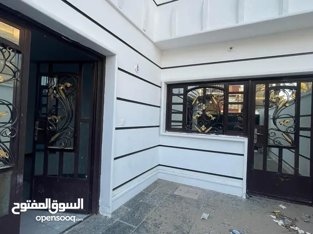 275 m2 5 Bedrooms Townhouse for Sale in Baghdad Saidiya