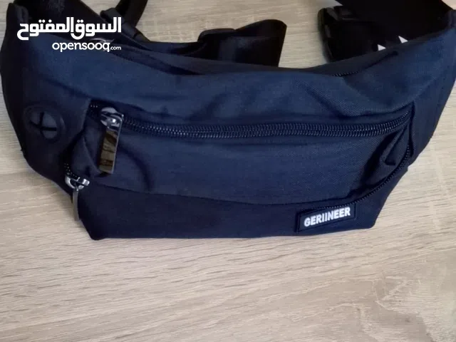 شنطة سفر ومتعدت الاغراض الشخصية متوفرة بجودة عالية وضمان و بلون الأسود المميز