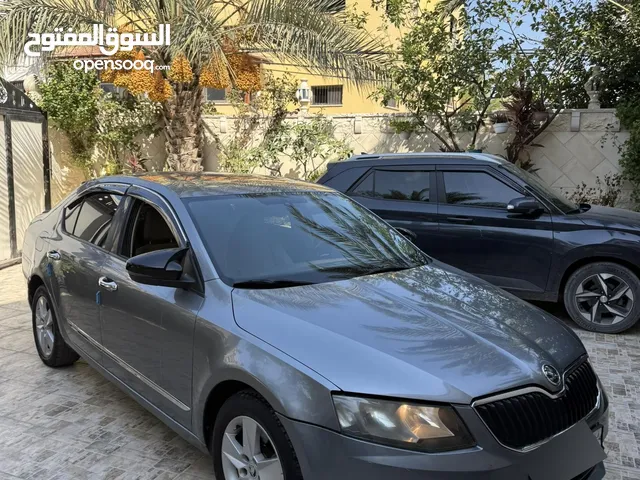سكودا اوكتافيا 2013 جير عادي ترخيص وتامين شامل اضافات فل فحص بالورقة جديدة كلياً