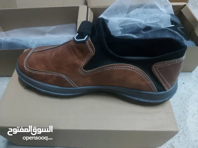 Other Sport Shoes in Al Batinah