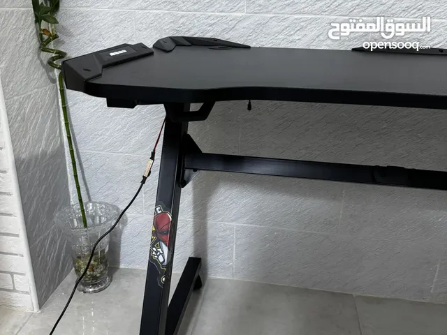 طاولة للبيع بسعر 70