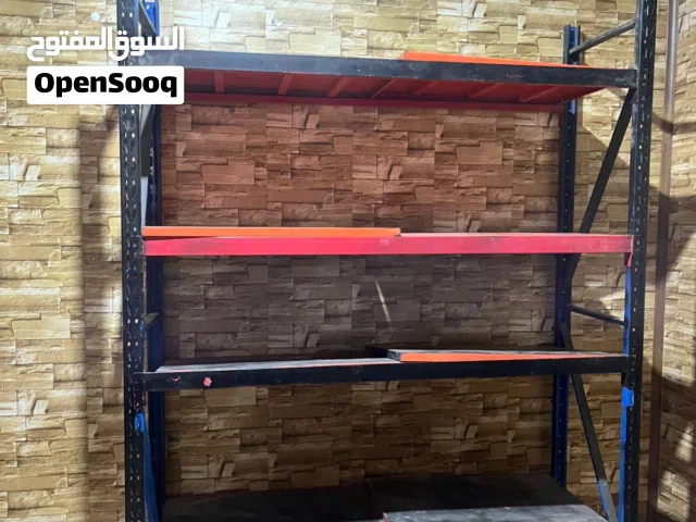 ميز عرض حديد