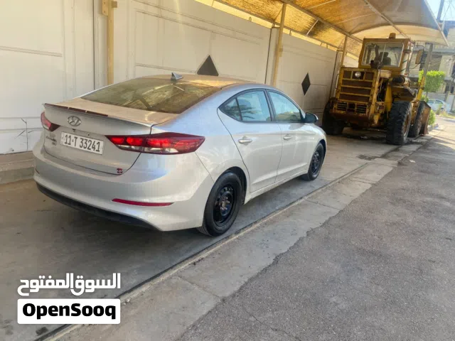 2017 هيونداي النترا SE