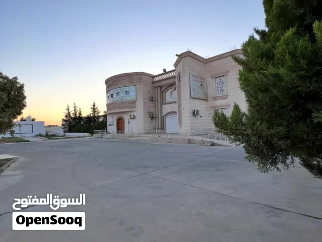 مبني للايجار يتكون من تلاتة طوابق