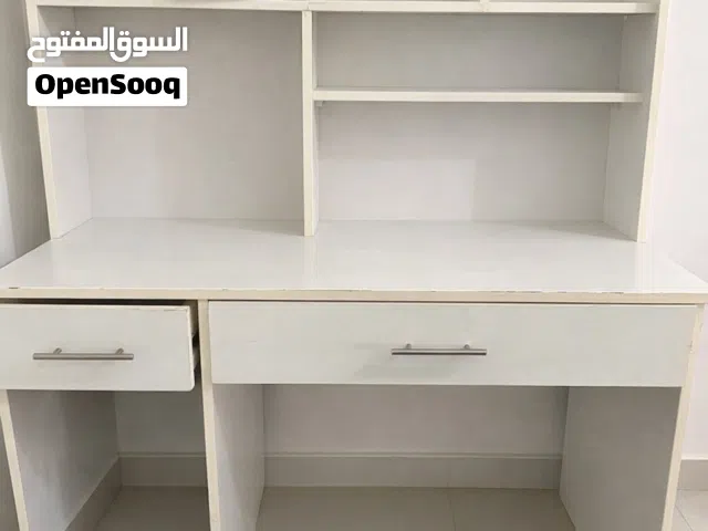 مكتب دراسة تفصيل مع كرسي مريح جداً