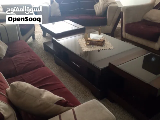 للبيع طقم كنب ثقيل خشب مرتب طقم طربيزات وسط