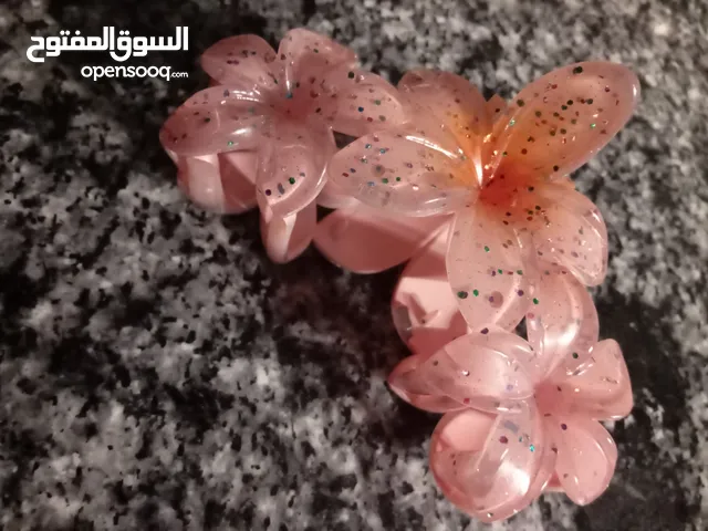 مساكه بنات باللون البناتي