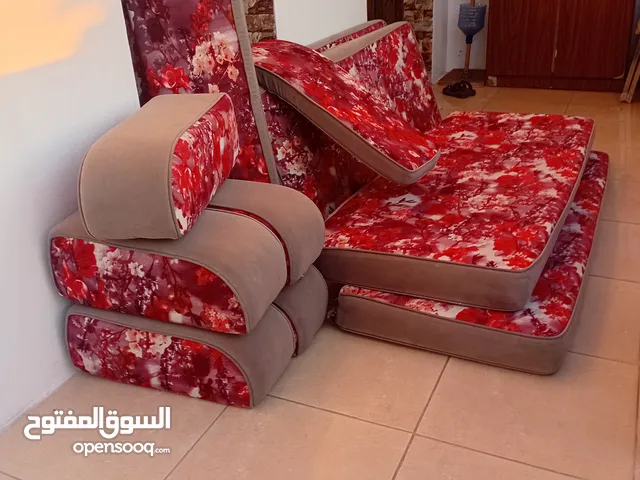 فرشات ضغط 14 عدد 5 وخمس مساند وخمس مراكي
