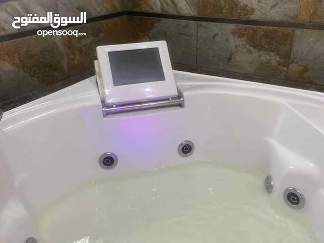 جاكوزي بحالة ممتازة